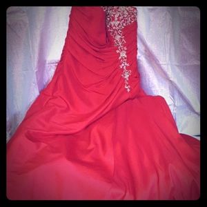 🤭 absolutely stunning red tiffany's dress🤭